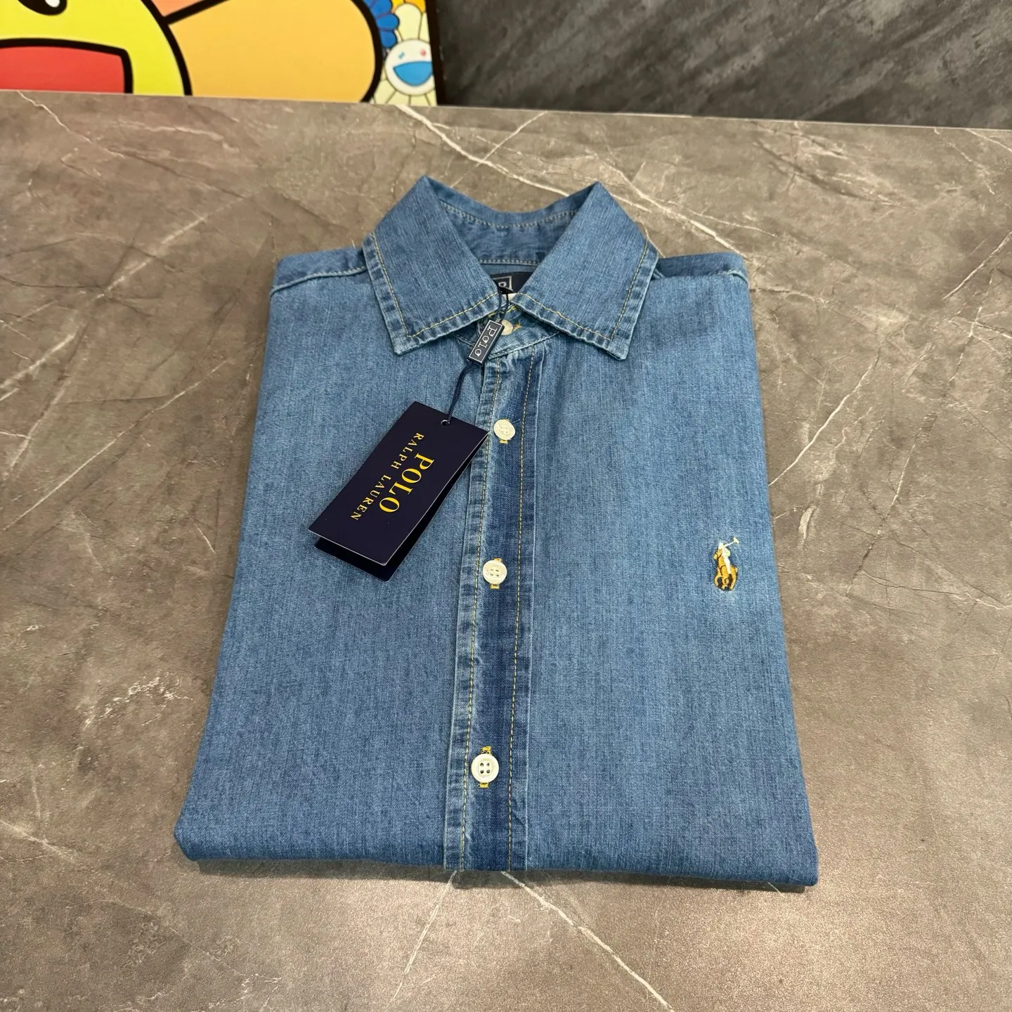 P210 model number Y56 Raff war horse small label embroidered denim shirt. Multiple designs. Fundraising for half a month. Made with conscience. 280 grams of high-quality pure cotton bamboo denim shirt fabric. Customized original laser letter buttons. Internet celebrity hot style. Imported machine. Full genuine embroidery small label. Large factory flow workmanship. Neat and orderly needlework. Loose os version. Versatile style. Couple style. Tag. Hanging grain. Washed. Main wheat. Packaging. Full set of accessories📦 All details are real shots without beauty filters. Buy with confidence📷 colour: denim blue size: s m l xl
